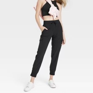 All In Motion Active Light Mid-Rise Cargo Jogger Pants M